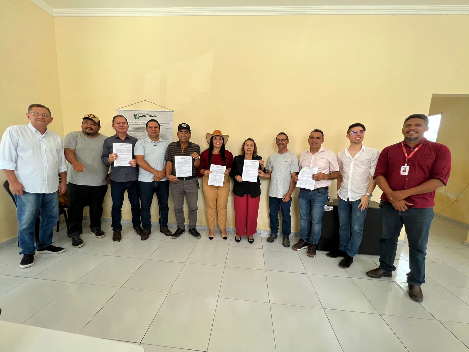 EM TACIMA-PB: Solenidade de assinatura do Termo de Adesão ao Garantia Safra reúne prefeitos e secretários de vários muni